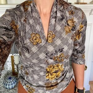 Vintage inspired floral stretch top with V neck & rushing